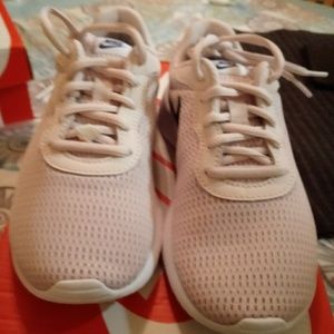 New pair of barely rose/navy-white Nike tanjun